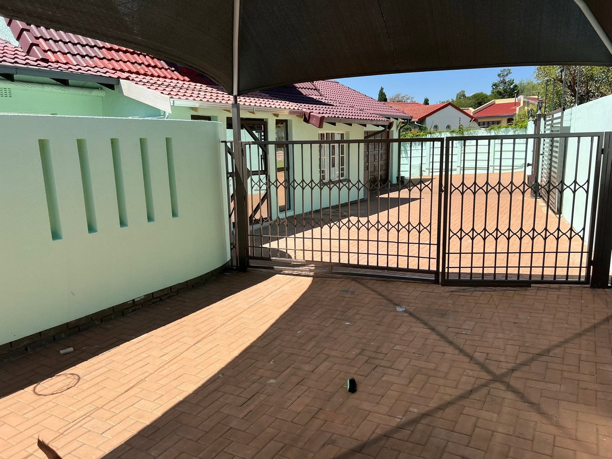 Gate
